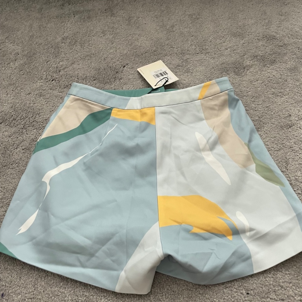 Shorts - Picture 3 of 3